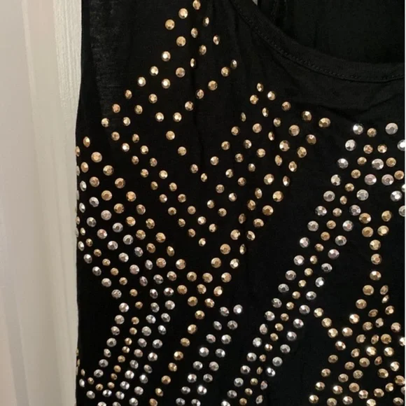 💥🎉HP🎉💥 Forever 21 Black Stretch Racerback Scoop Neck Tank Gold Silver Studs - Picture 8 of 11